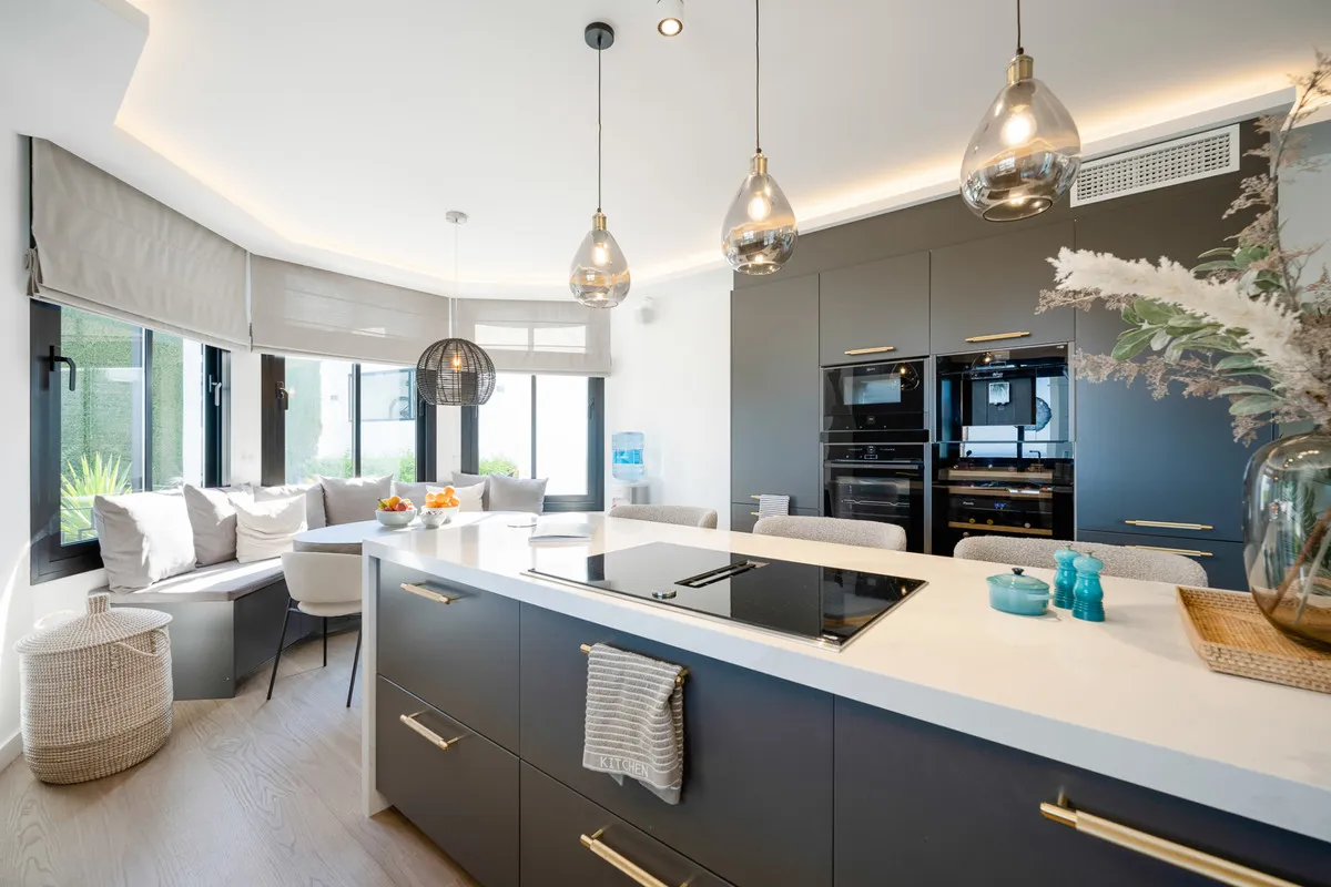 aa8cea3f-4bc8-4342-a9d6-2ca3c05372b0