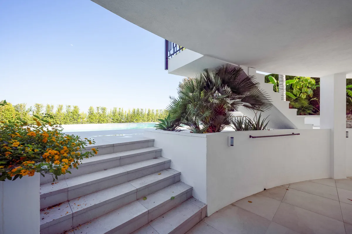 b612a97f-b14c-4547-b74b-18c34936c061