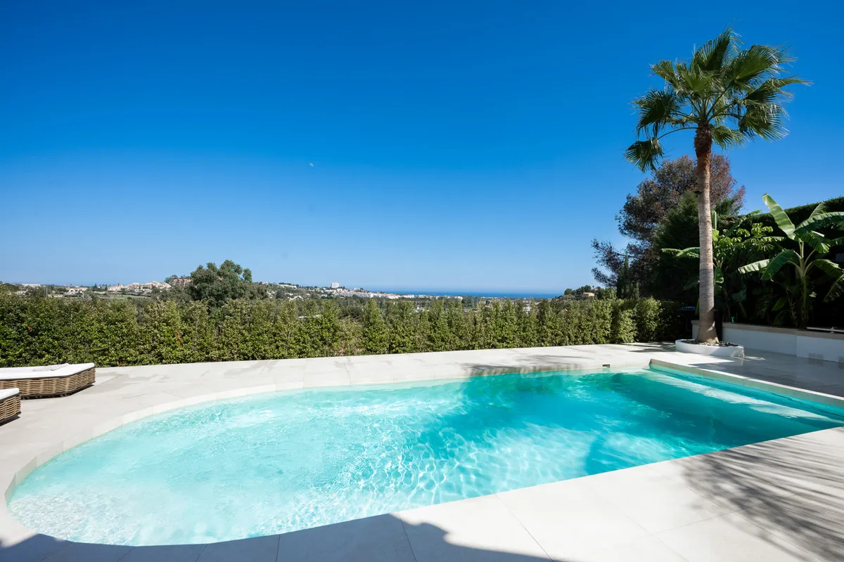 c4e5f7b6-ed32-4e28-8e81-4d215e1a9267