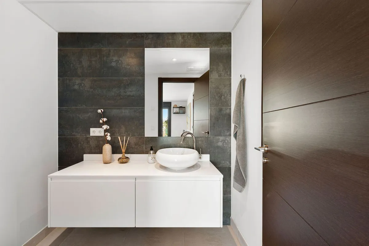 6d5fead2-fa30-4cdb-be70-69896f4e368e