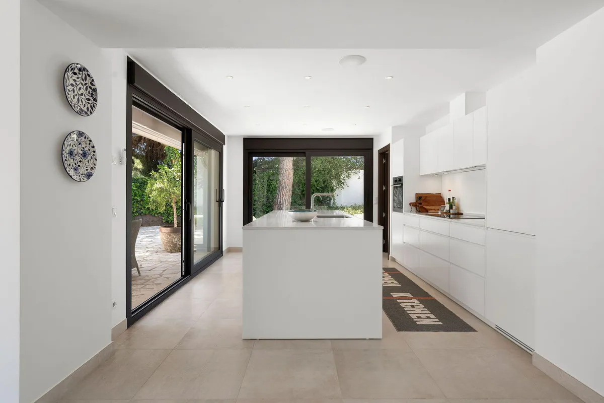 83b552a0-6e0d-4fa7-a23a-c6a758fd47a0