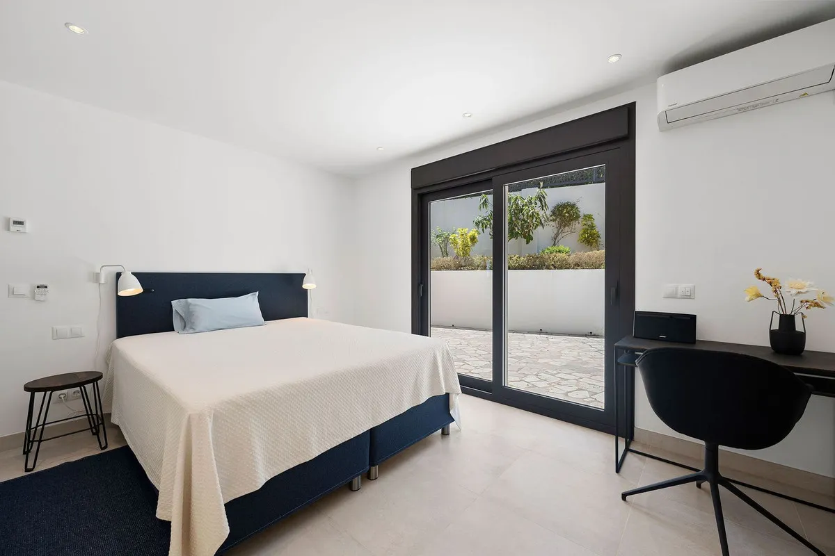 8b52bb26-f957-46e7-b375-4a5e80325925