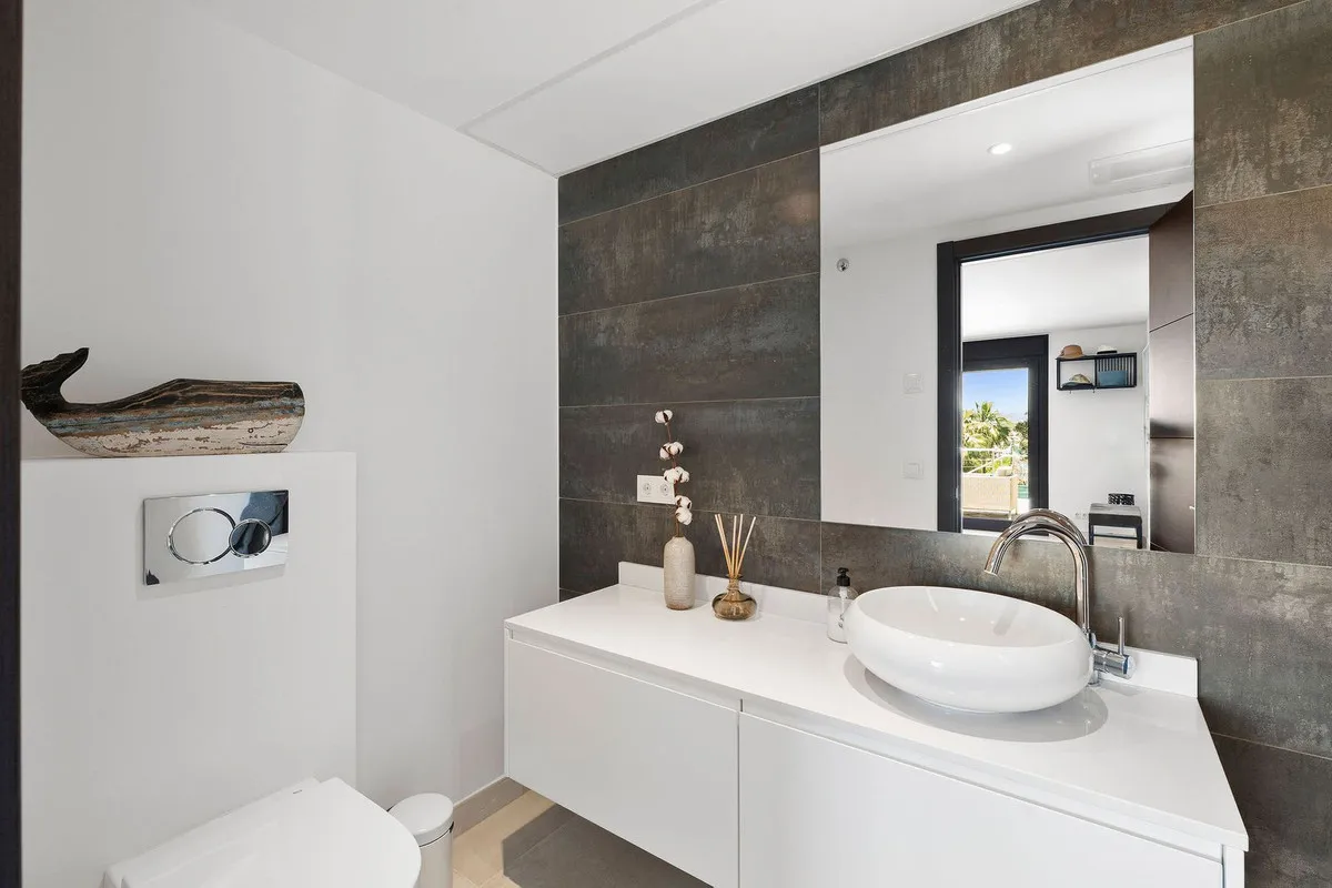 dcdbcd89-f8e2-482b-b9a8-d75c29ace276