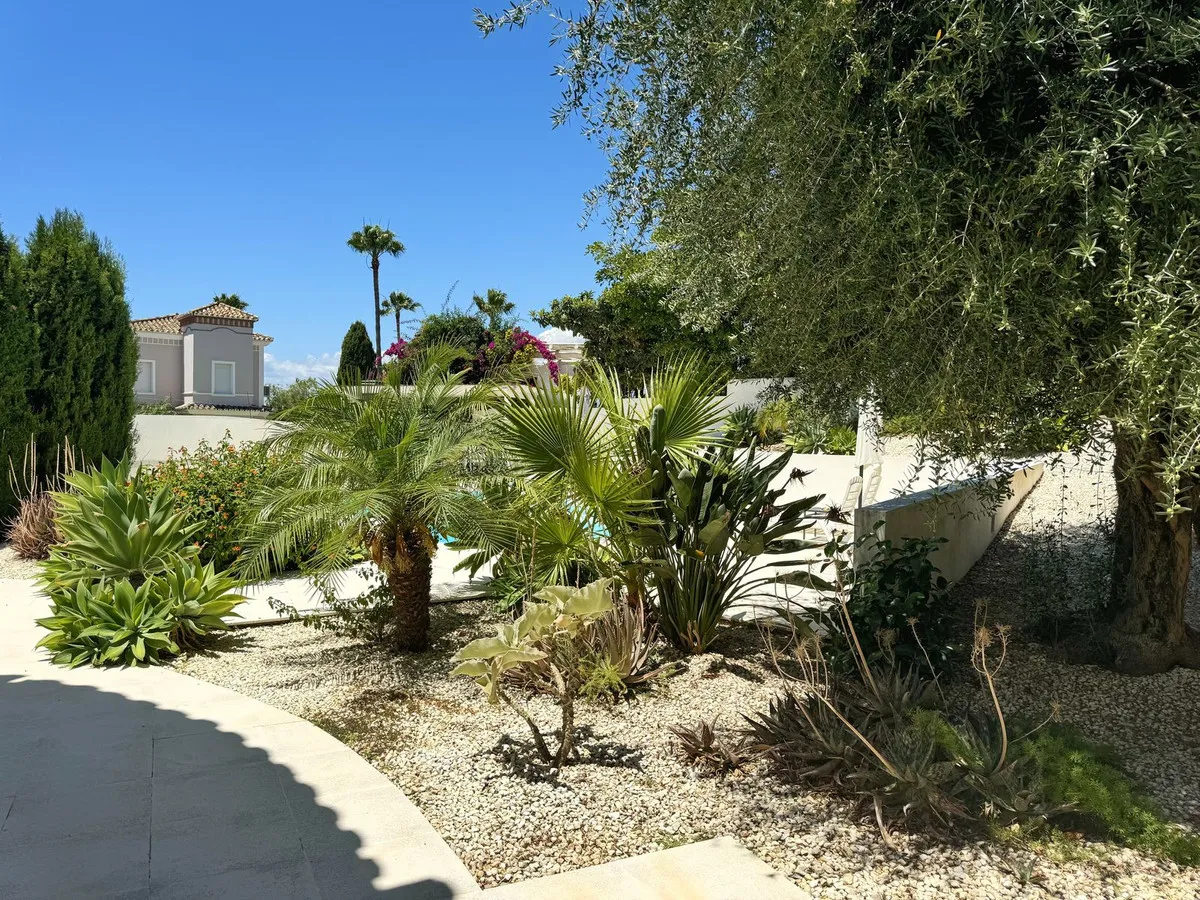 c9a4d952-6762-463b-b8df-dd0e929c93ee