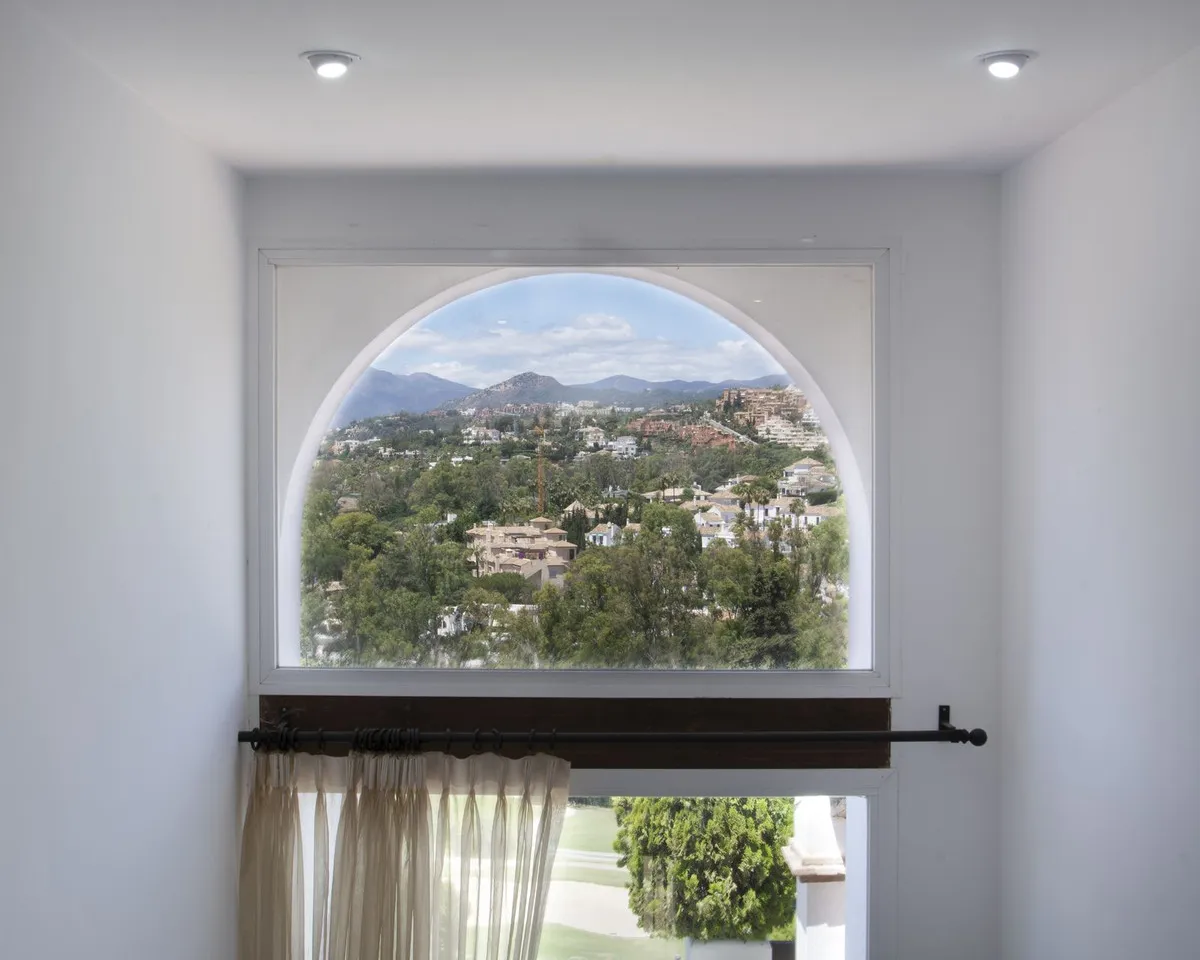 74beb9f9-1c7a-4d46-975e-f85a1646f08b