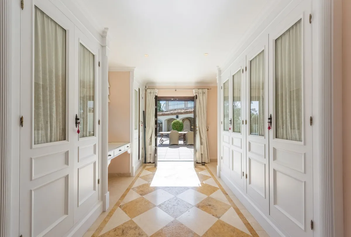 ae163cb9-a492-433e-93c6-b66ea669b9f8