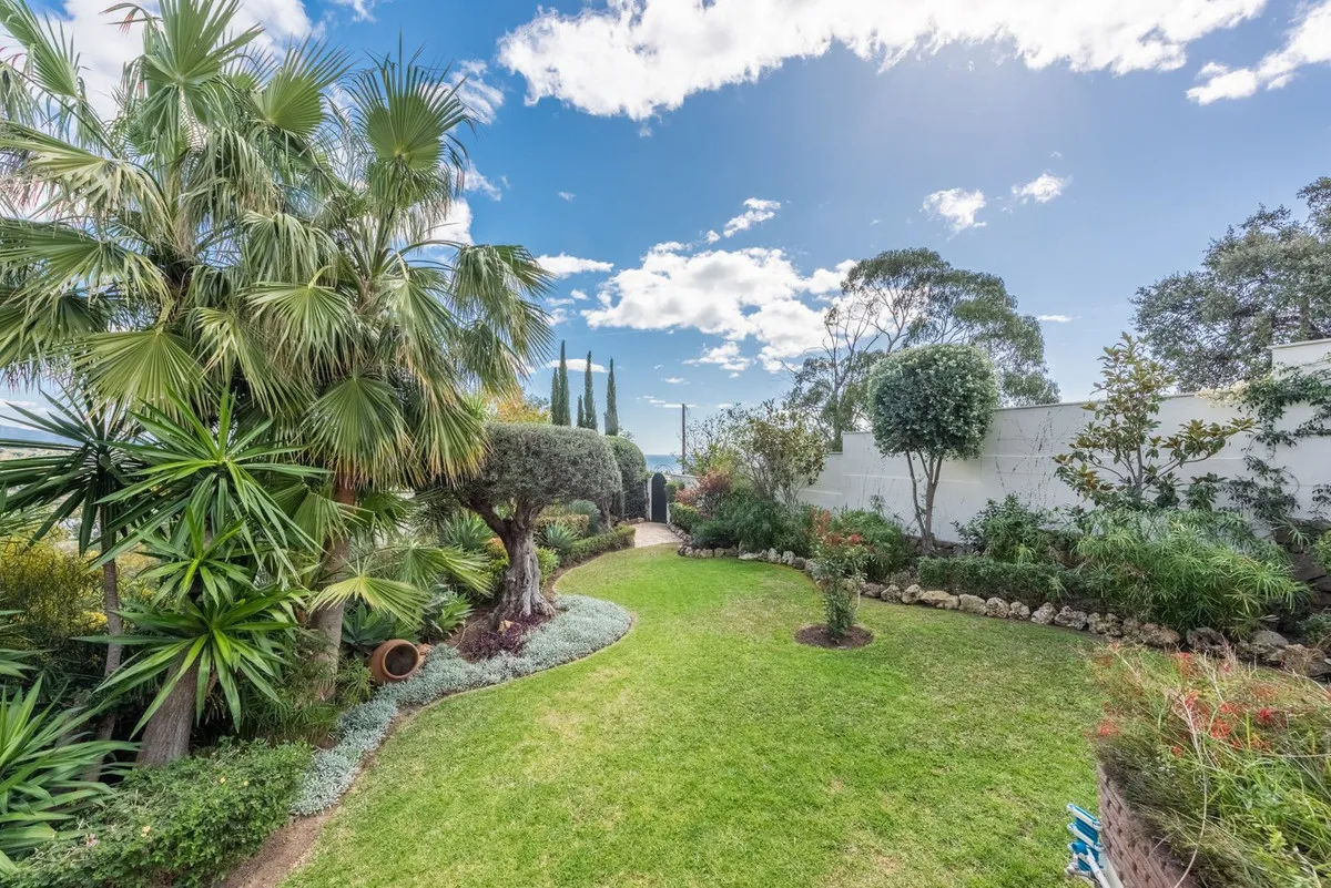 e9354073-4574-4244-85e0-81c3023cf1e3