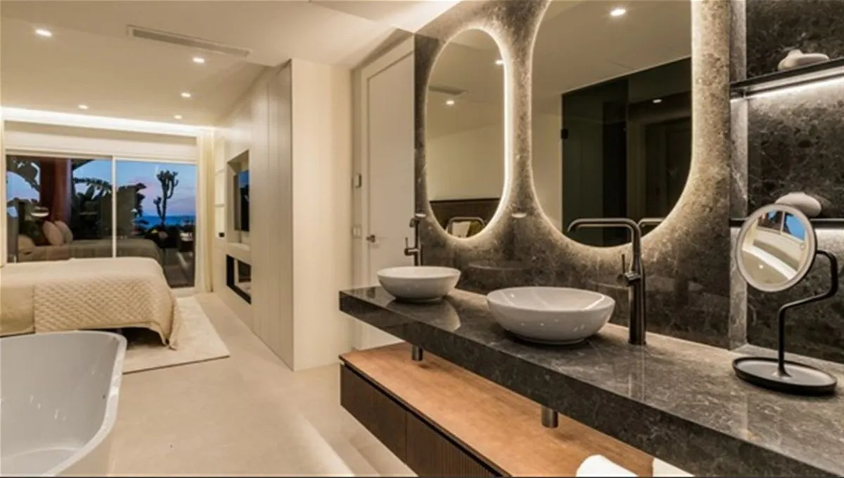 9f11cd46-8072-4e40-bab1-60140e126653