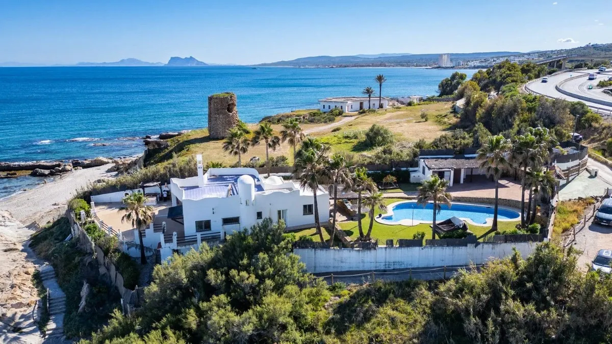 Beachfront Paradise Villa in Chullera Baja