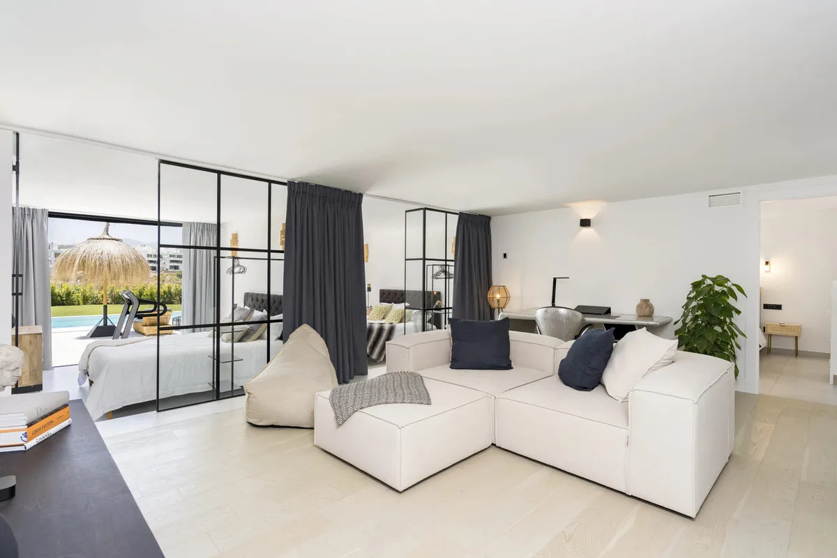 1f3824c3-8dfd-4f49-8ee3-36ecfc88158a