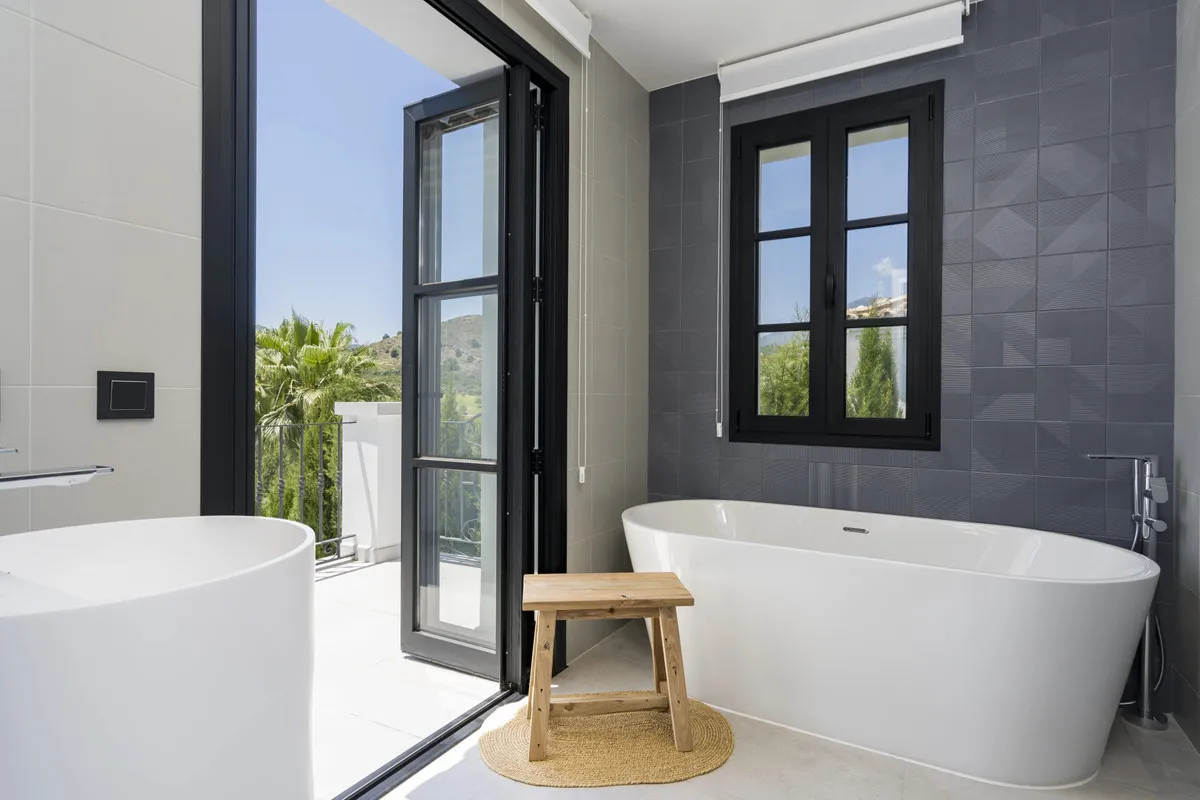 87a8952a-fce7-45a9-bd92-74e0b2d68566