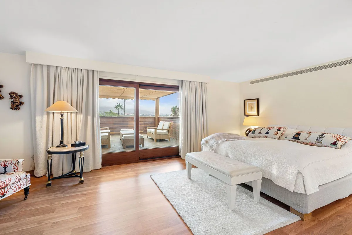 271b56ab-83fc-41c8-8e63-bbfc4b139c3f