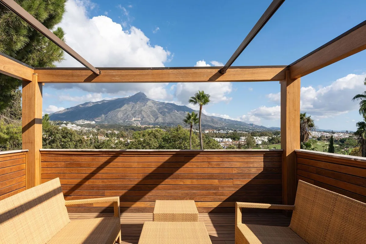 e8402124-b39c-413e-b652-991d2be53d2a