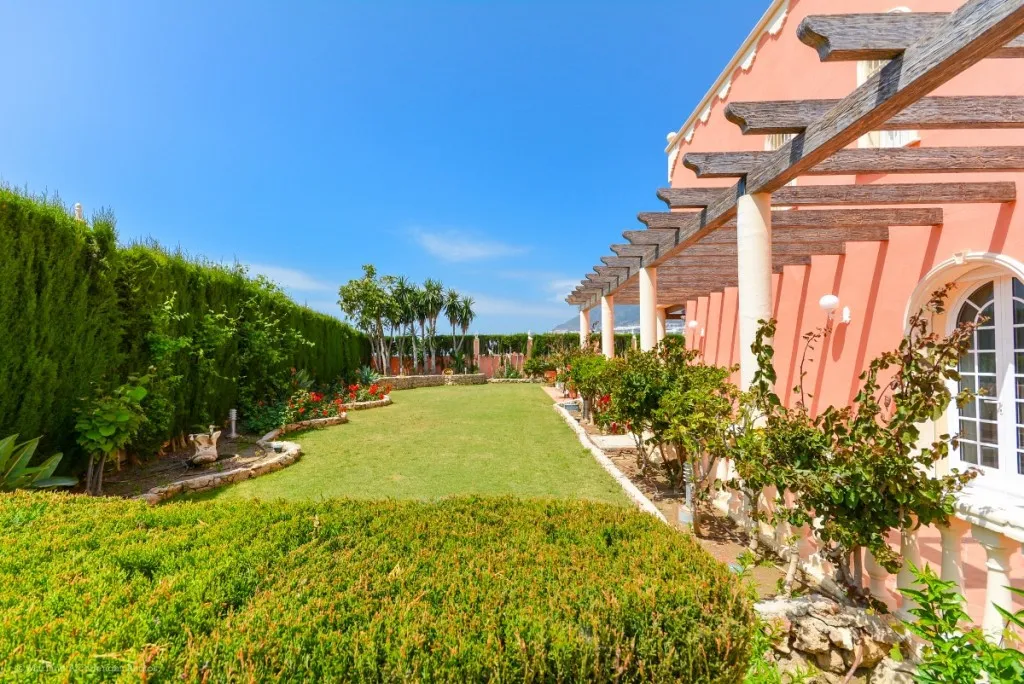 296c4041-5a36-4408-82ea-0201673238bb