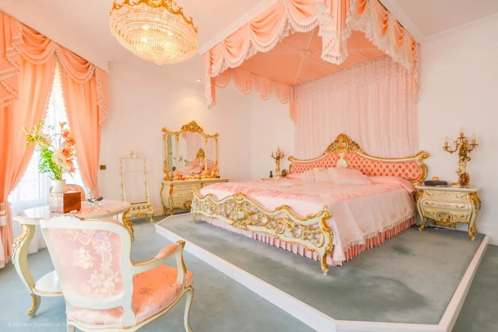 6e896e8e-8e87-41db-80e7-a76c225b410e