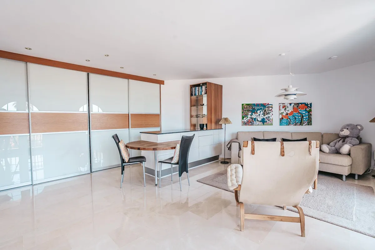 1f4054c0-9976-4dfd-b6cd-71551db8c795