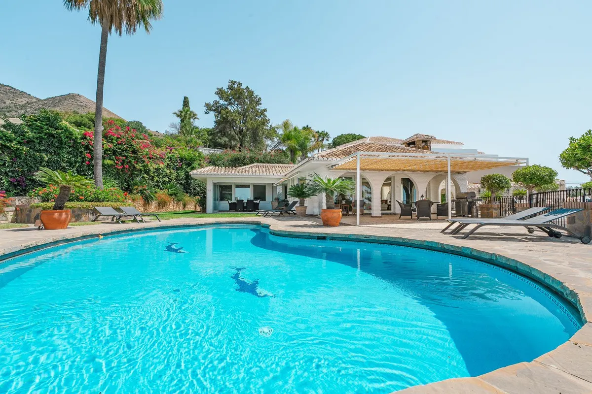 7ea4a562-a073-4853-8db0-a0ba84ea0702