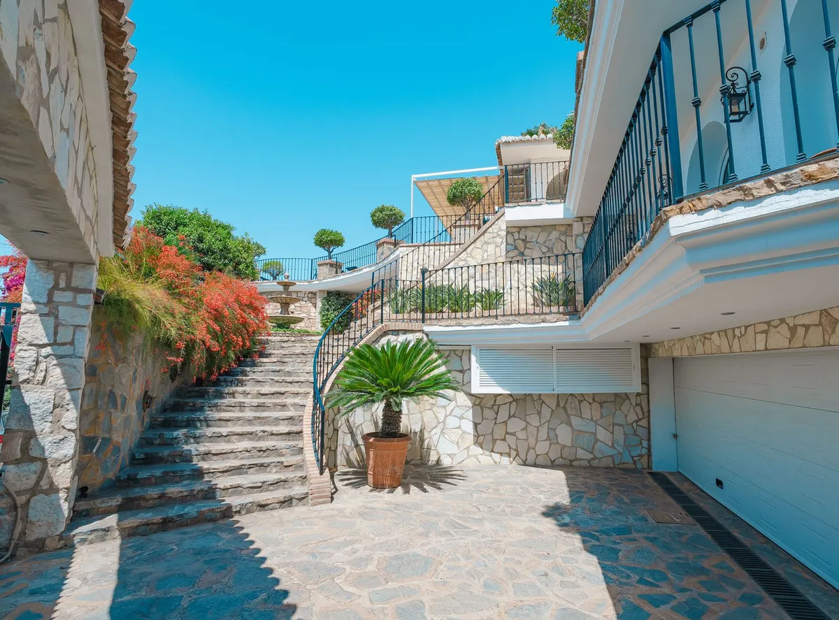 a42e84cd-8eae-4f8e-9ad3-e9e5f452ac8a