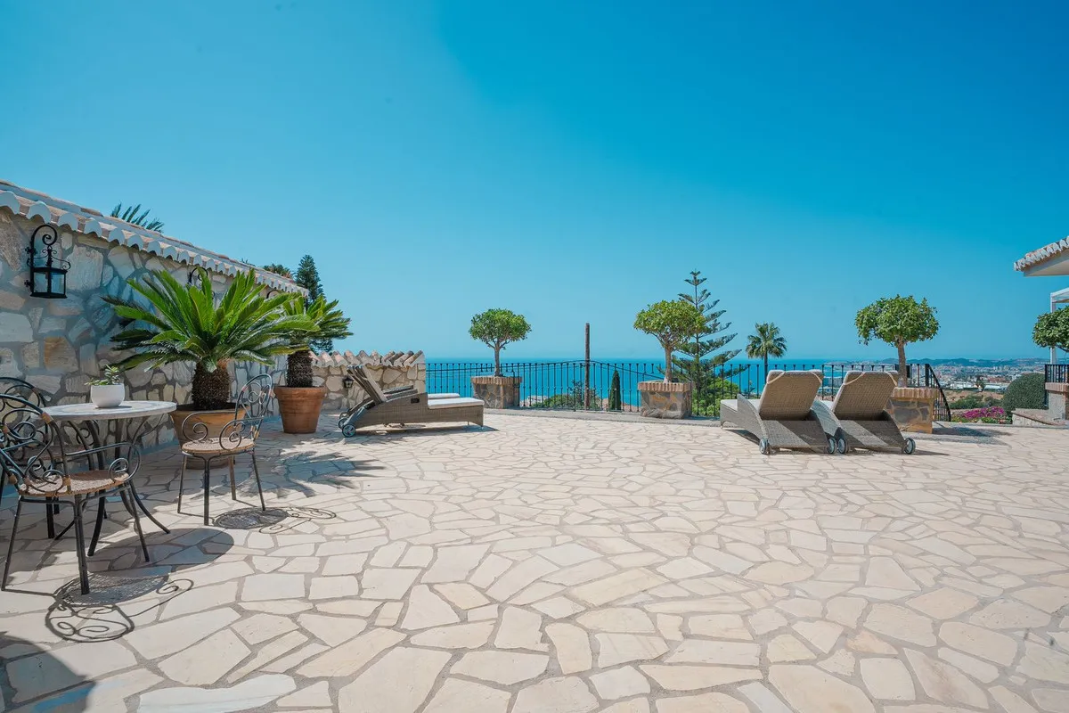 c702cd14-2daa-4df8-b64d-03f5833ec803