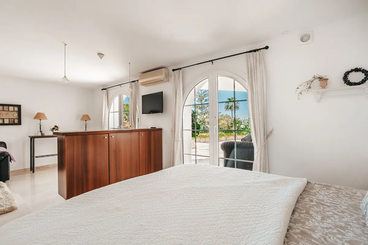 d3f6db12-0d6f-4726-851a-dbf740365f5c