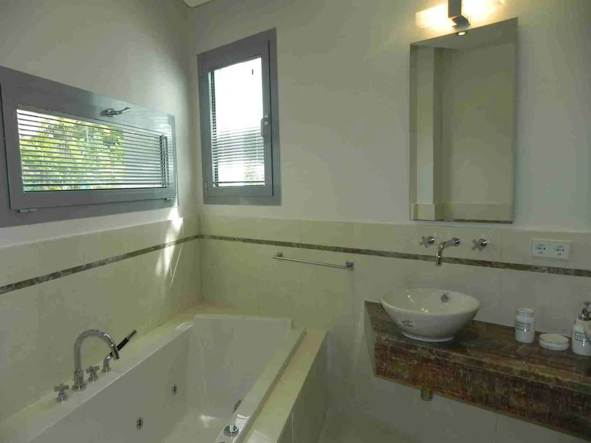 178d23d0-36c6-4703-b49e-caf636aec819