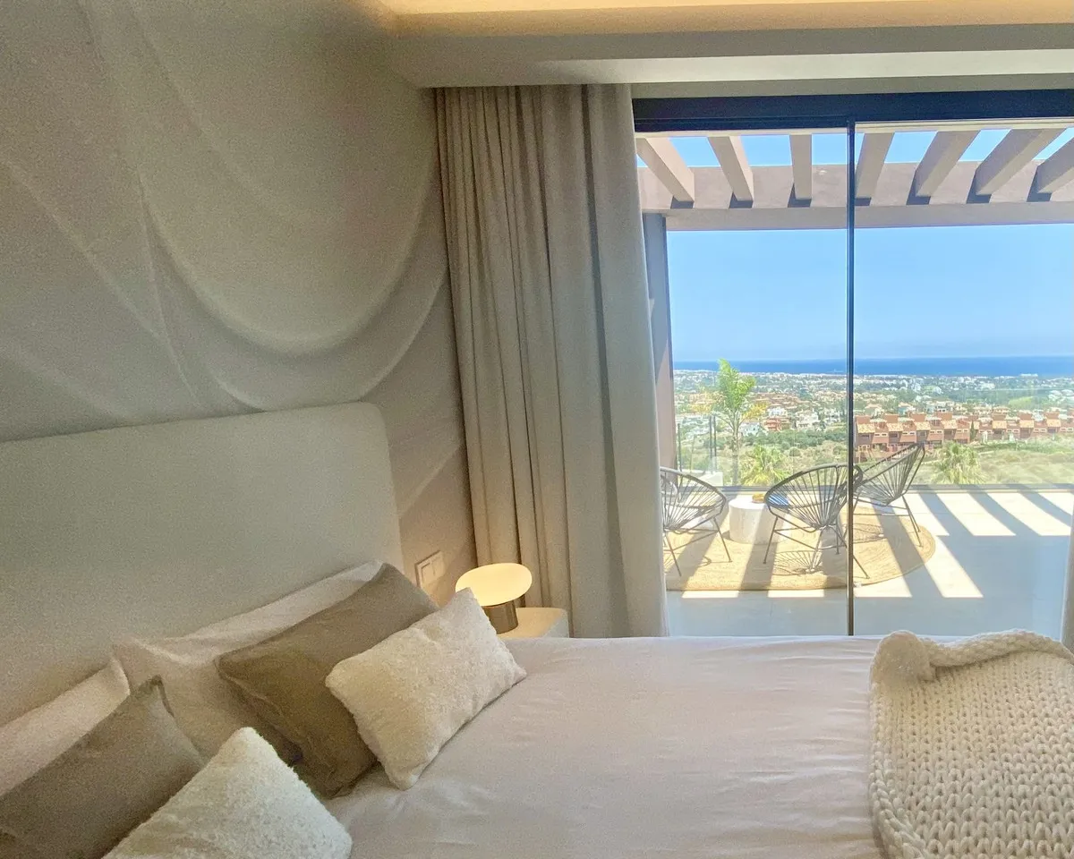 0b10fb9a-9bf9-4d26-984f-ff4a29f55f6e