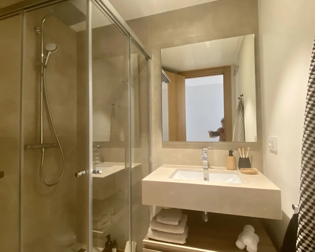 74b73ba4-b38e-49cb-8688-2dd0b083c439