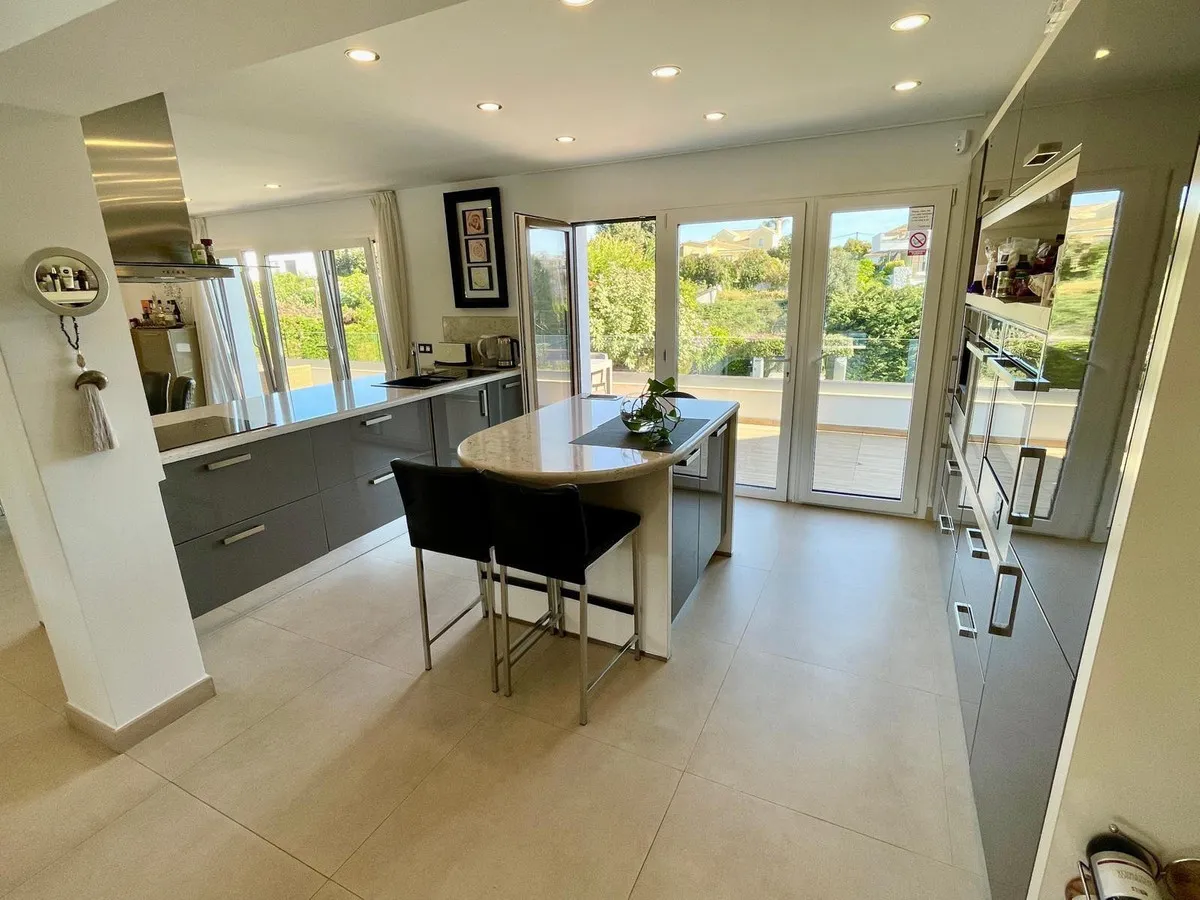 942f39e8-3e68-4d90-a9ce-f9a8a0154d5f