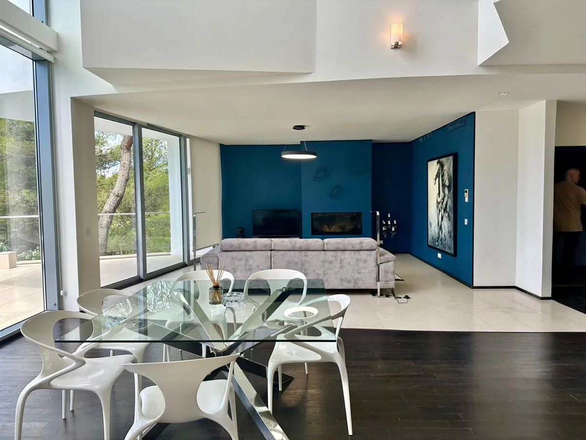 bbb61000-b2c6-4747-82d9-a455fb854cd1