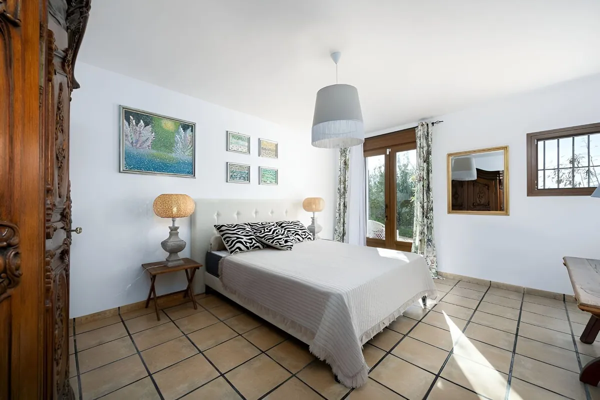 f9d8e463-00fc-44e3-9da2-d1a6ccbcd22f