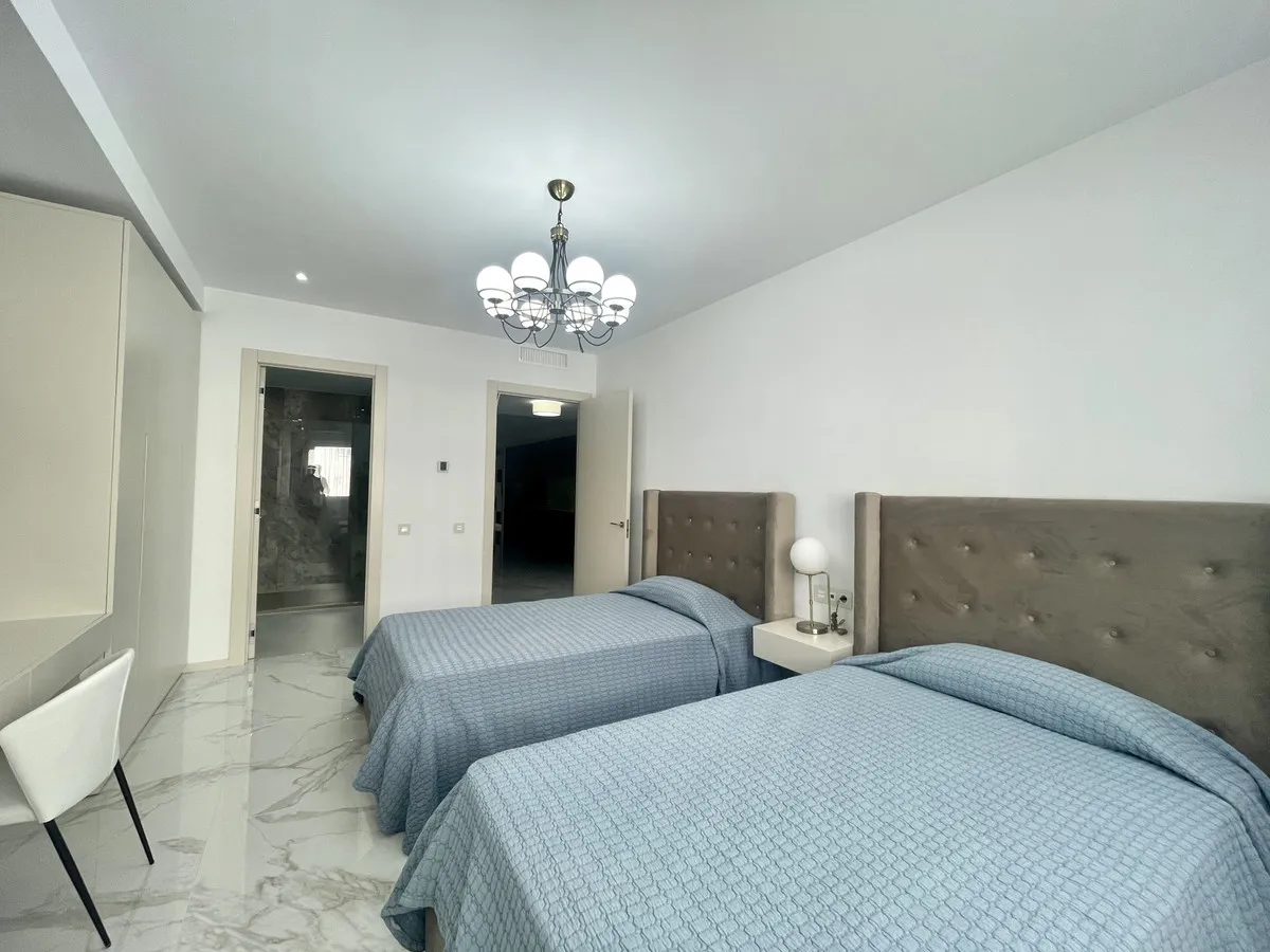 02d7c044-9a98-42a8-92fe-e88f6de72e57