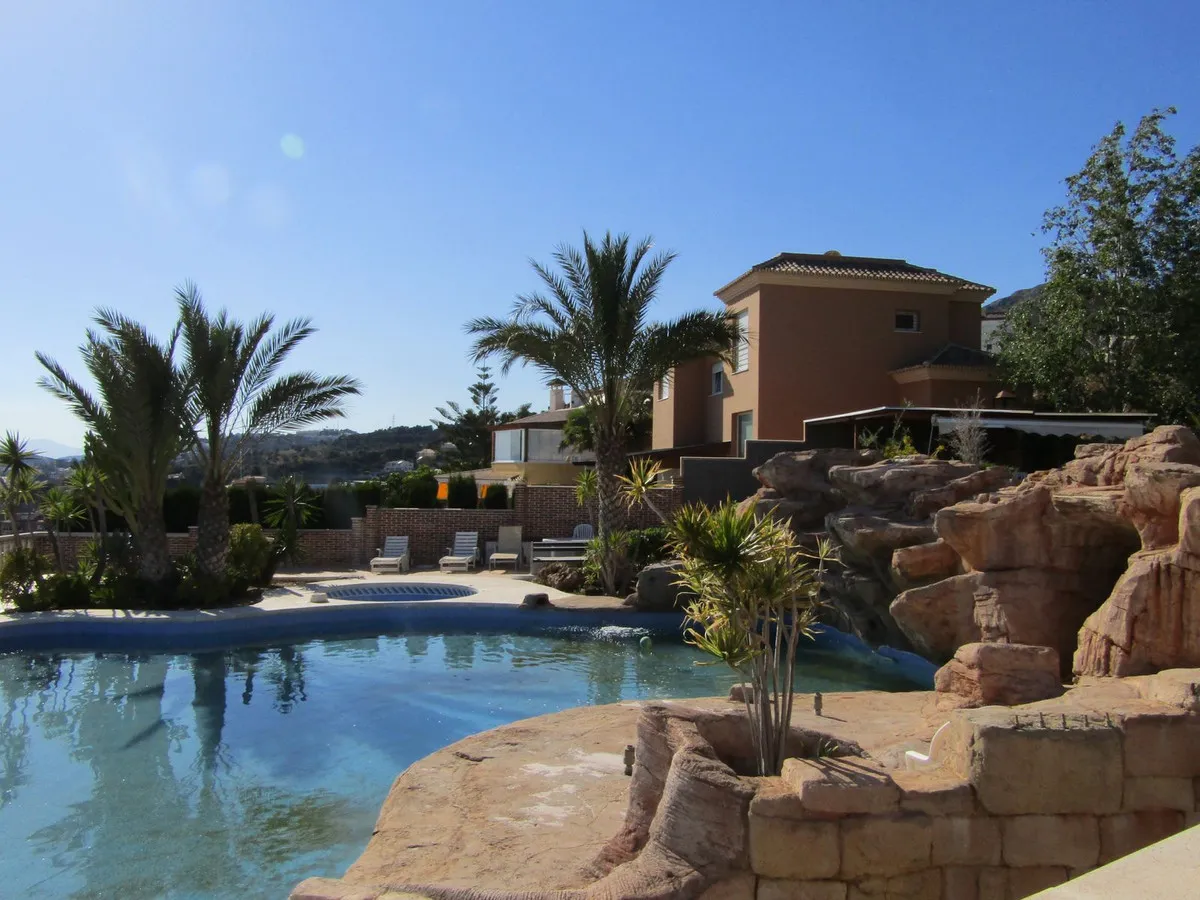 b56f65ec-4628-448b-9708-a24a19dd9a69