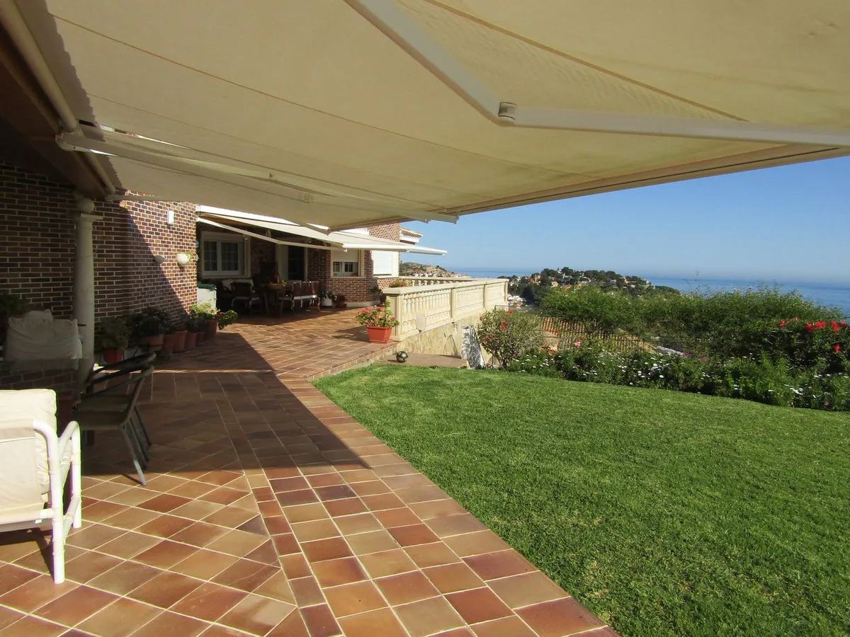 dafab4e6-e04d-47c7-b734-4a038829bf65