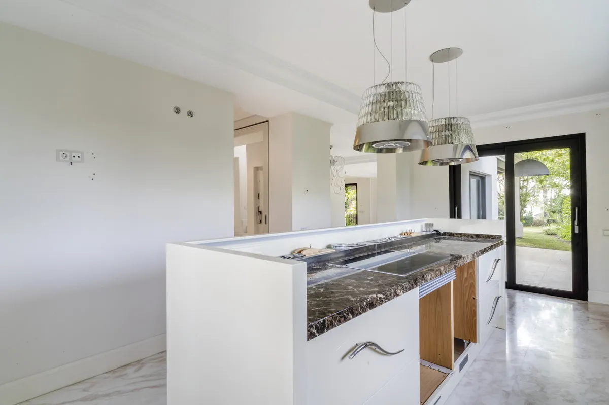 e61a06ec-fed8-4b6c-880f-dee5a619e9c3