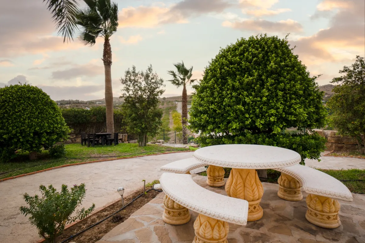 0104b824-c3b1-401a-be93-f78280c675d5