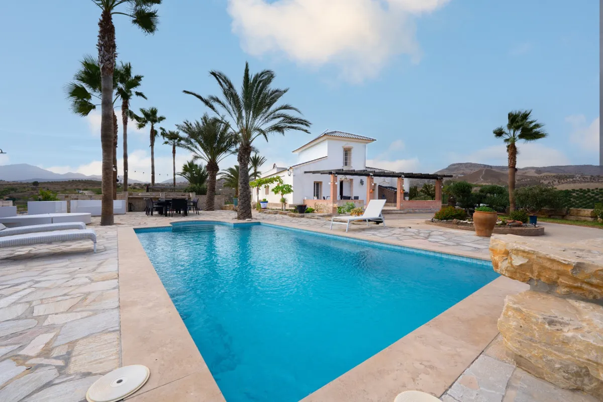 6588b964-6645-4d0d-b6cb-ddd894f11c53