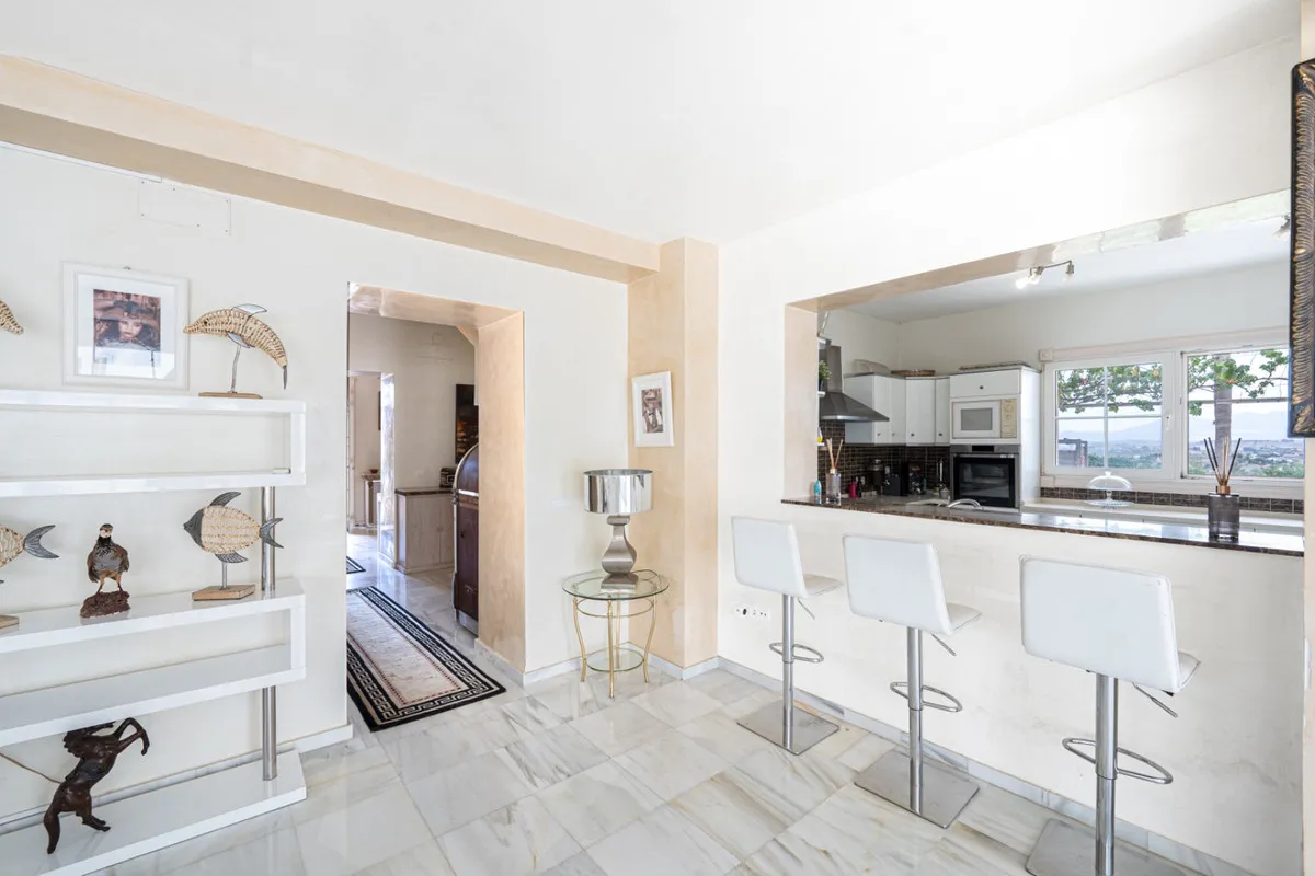 987a2094-aaf7-441e-8e77-6ea5d3a3491d