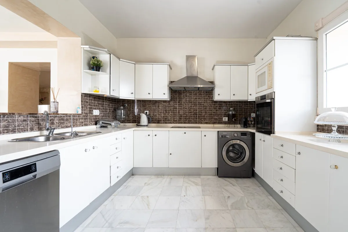 9e7c96b1-2e32-4daf-b9b9-65e84f516a64