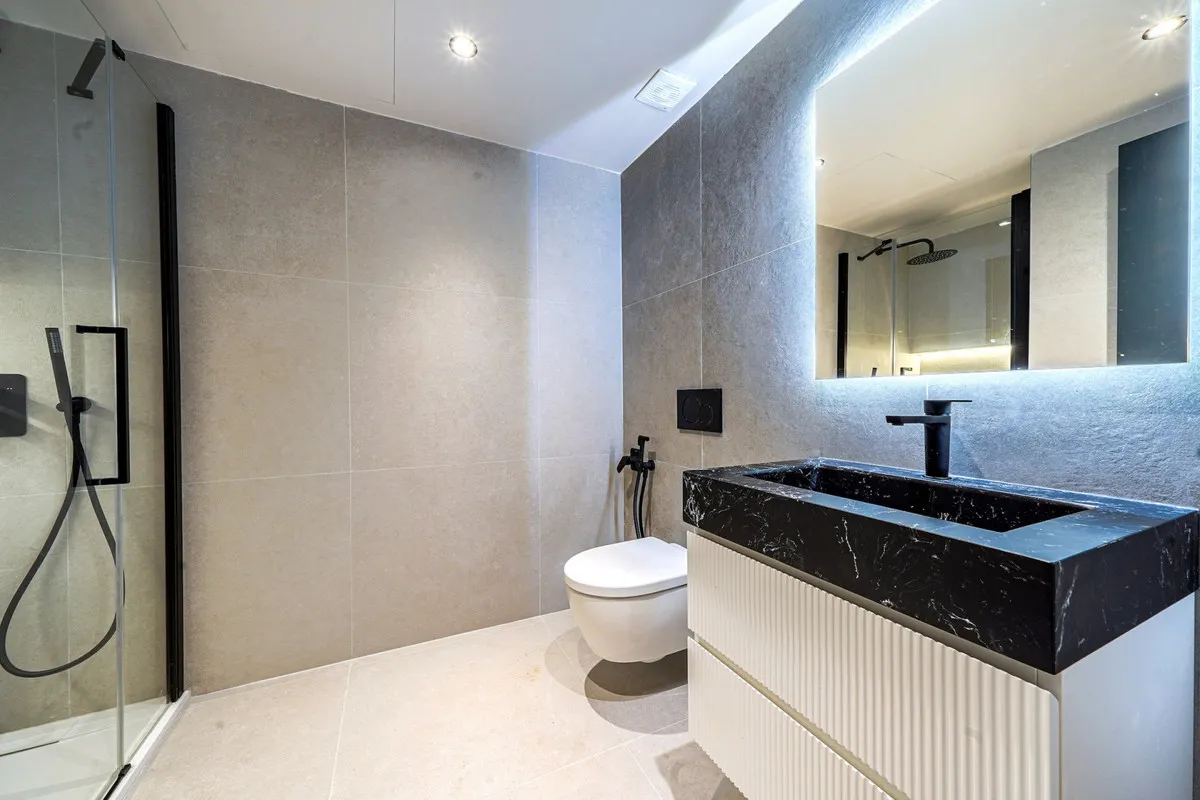 e062e638-36e7-4f5d-bd53-65f0b5c2320d