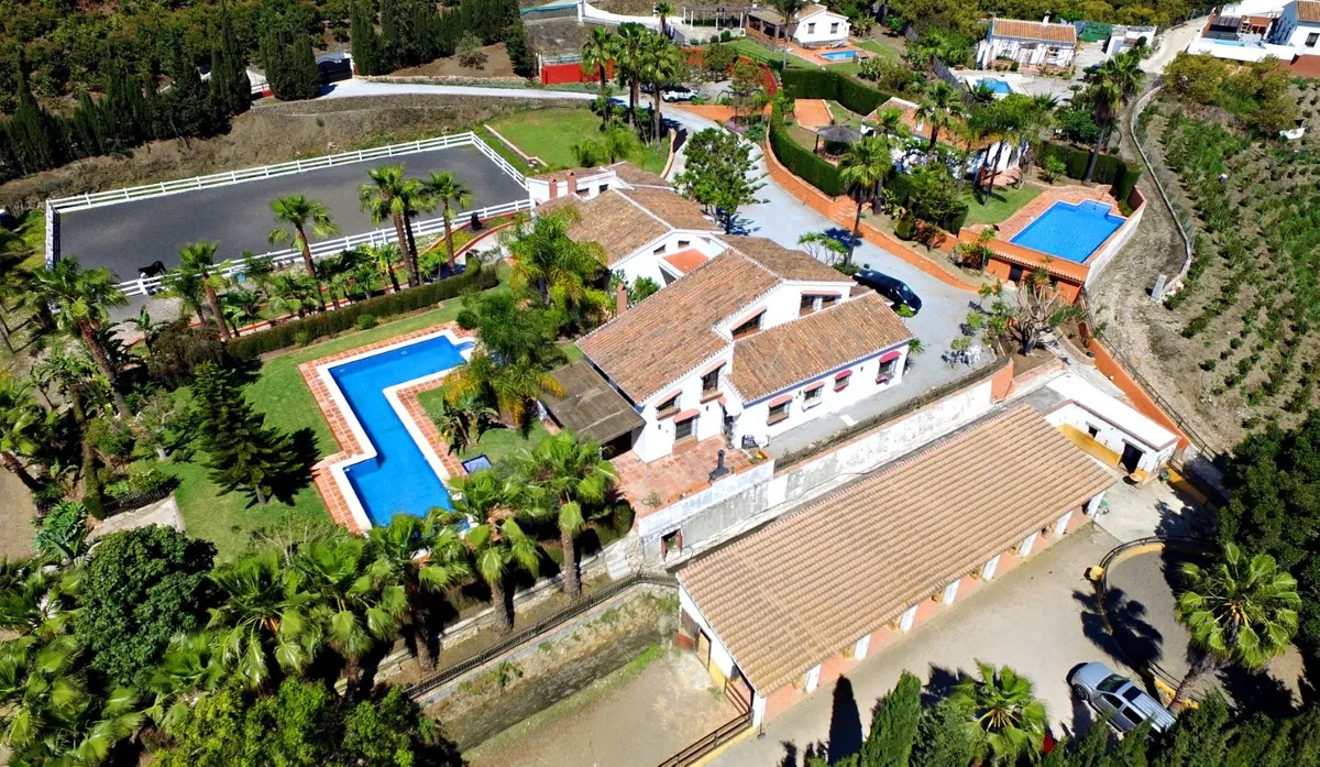 abbb8d3b-7259-4c52-888e-954b260ea1bb