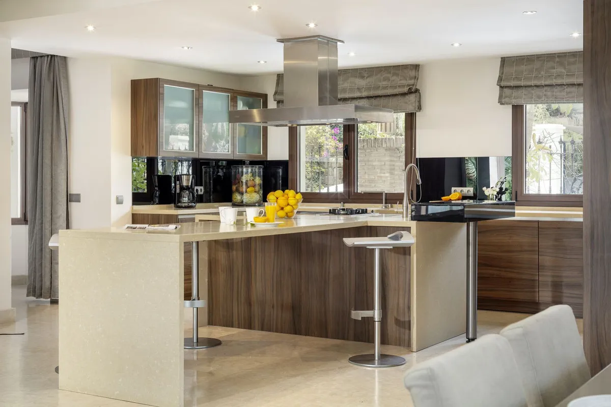 b7d909ce-a25d-46fd-8c53-7b0523294838