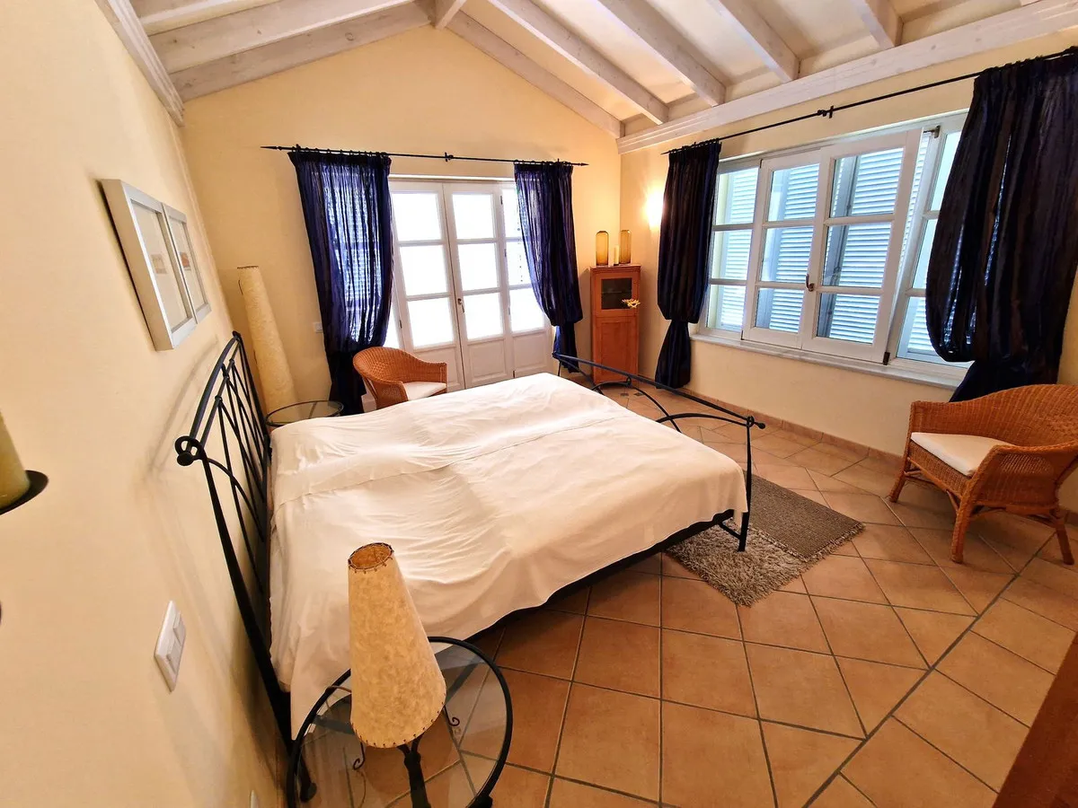 b80c3e62-dec5-4374-ac6b-b865fd607d9f