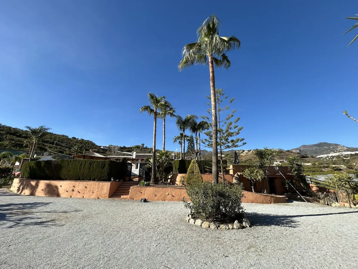 695f8b25-efe7-4bbf-a32a-c71f589af098