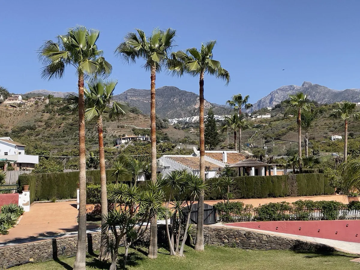 b89cd208-c881-4420-a1d3-218476c1c647