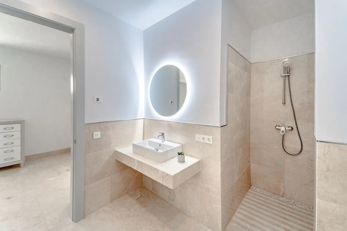 62efc976-49ba-4979-a372-2adbf1d6d010