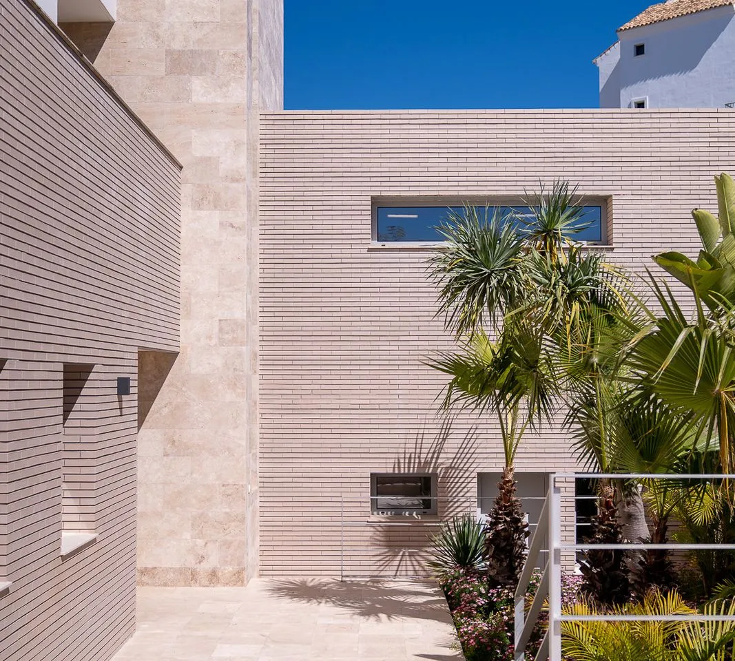 ad2eadd6-801b-4fd3-af0c-7e4934f95c26