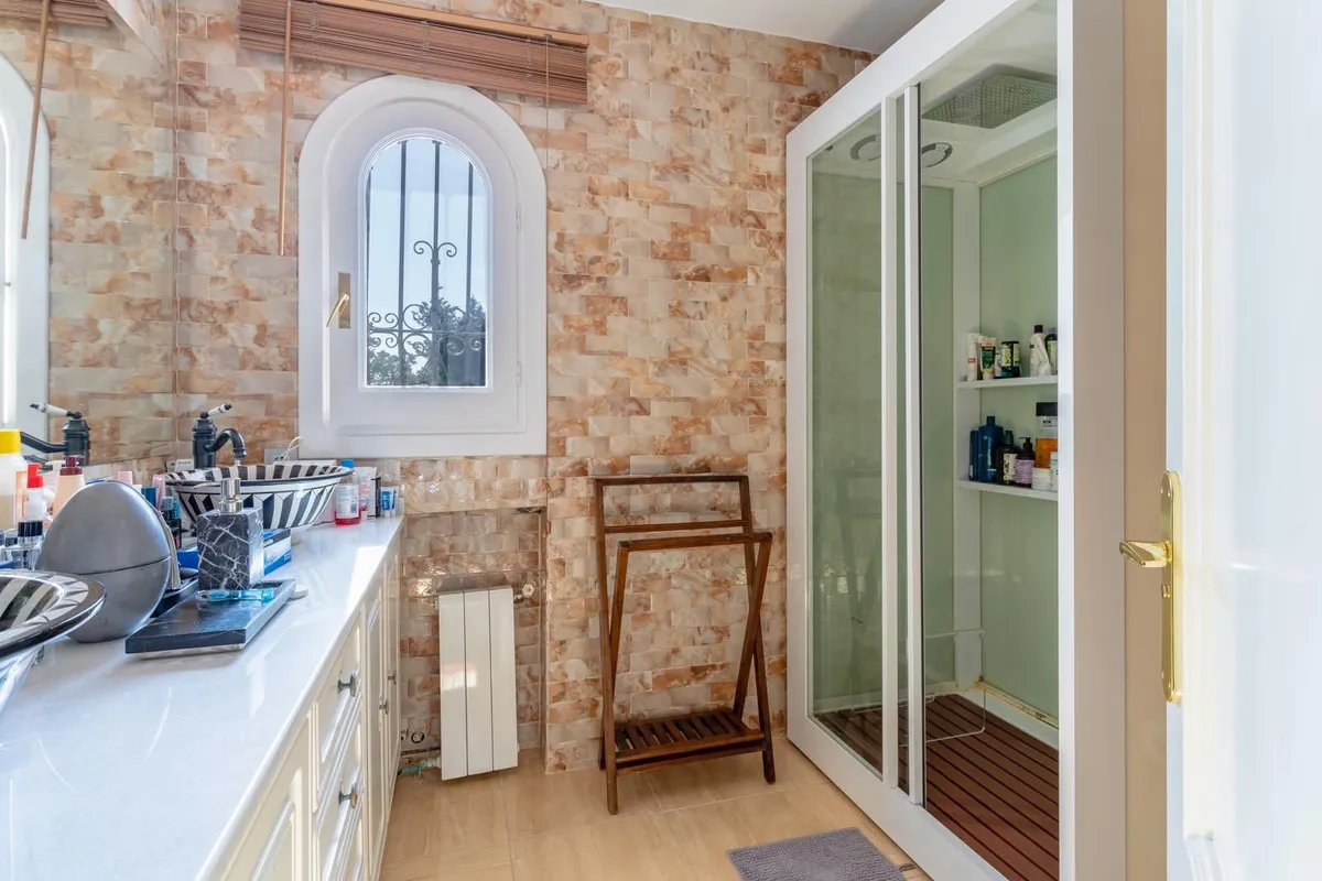 f3e92e7c-c31f-4d39-b81f-b3aab5ecc40f