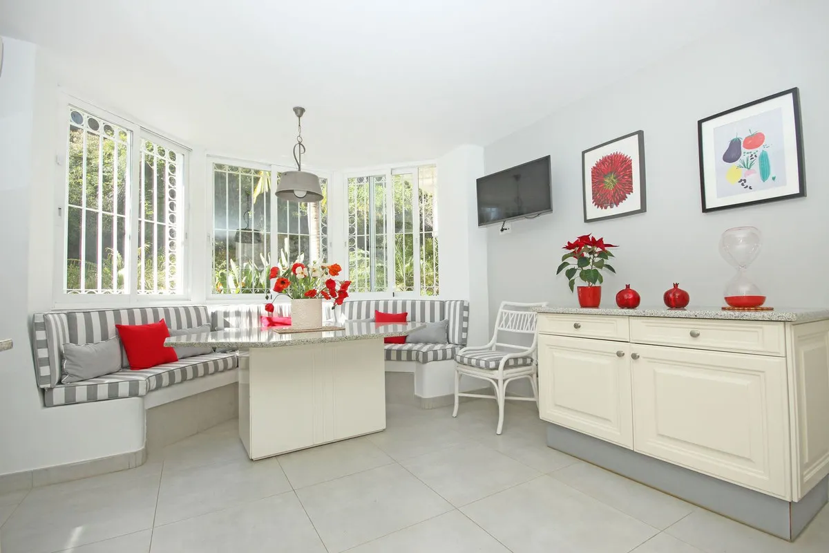 c15e078b-e404-49ae-ba49-8faa0982f42f