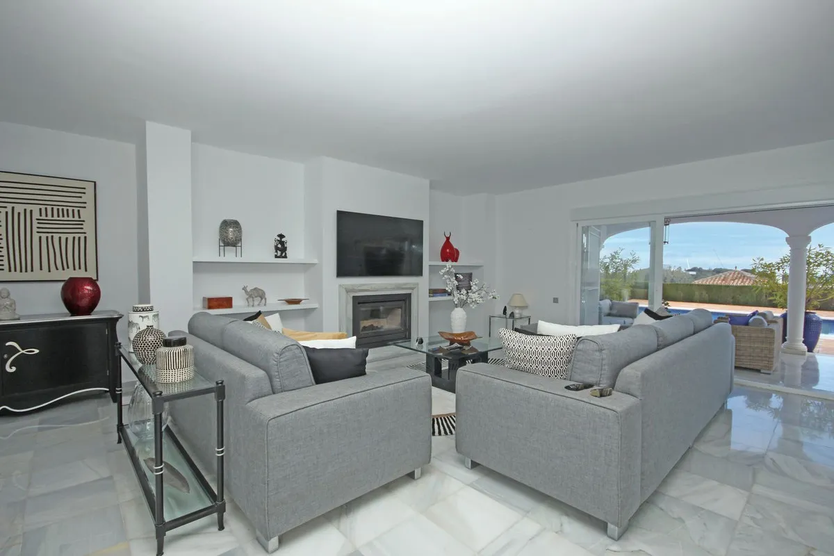 ca2ca53c-e3b5-4332-9935-08e102673f3d