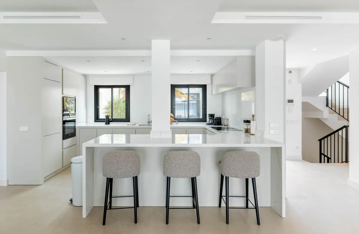 034abb23-d9d3-4fc0-9fe7-061cc7c44792